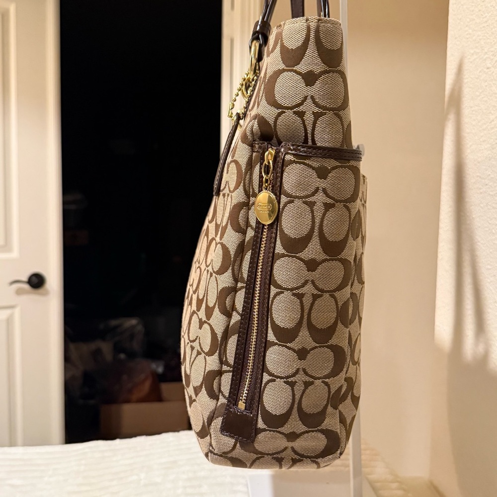 Coach Gallery signature Khaki Tote. F19388 - Picture 8 of 16
